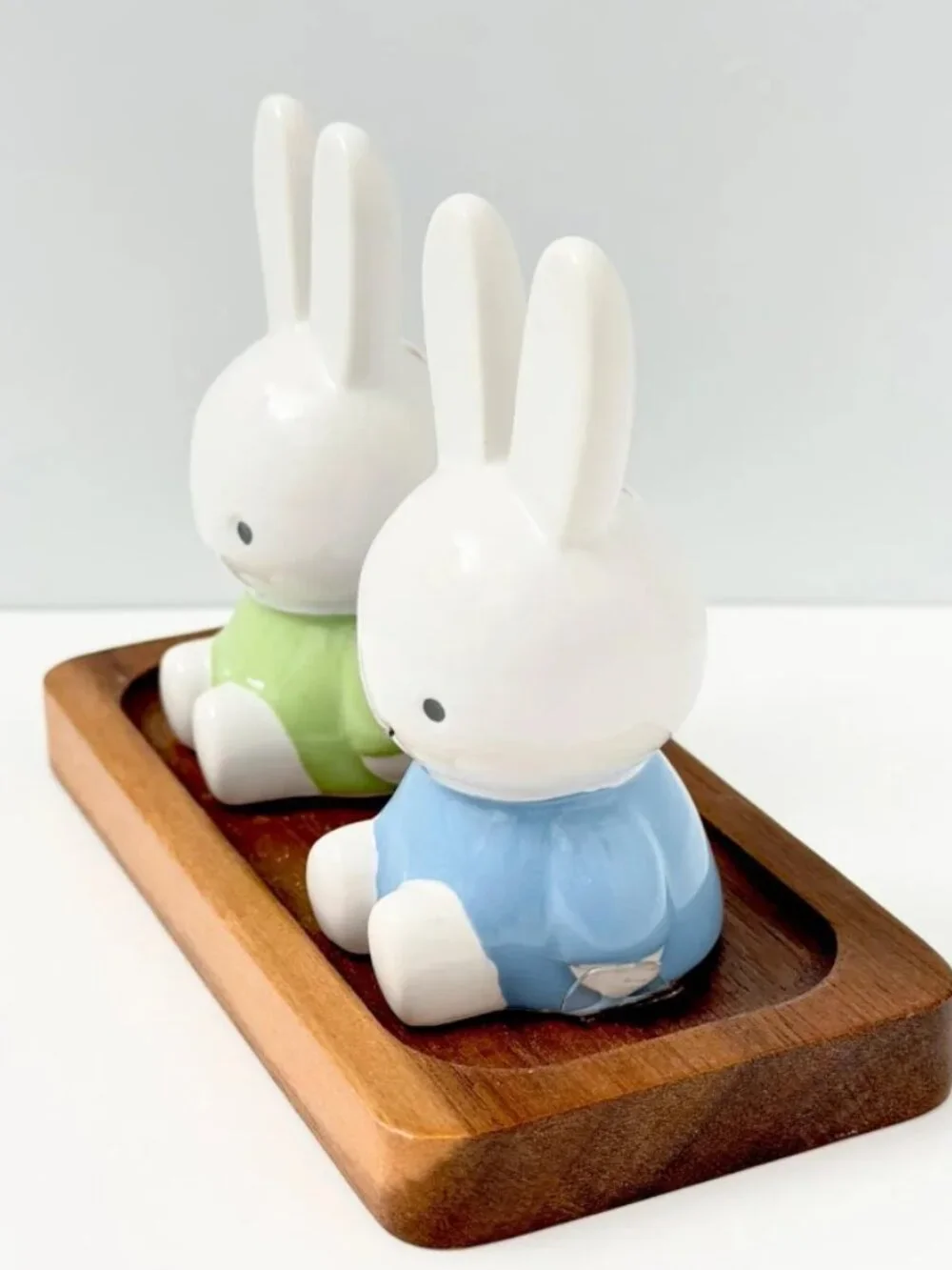 Miffy & Friend Bunny Ceramic Figurines Salt & Pepper Shakers Set Wooden Tray